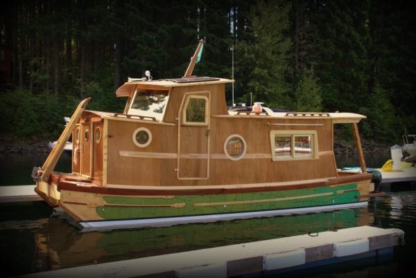 WaterWoody Houseboat