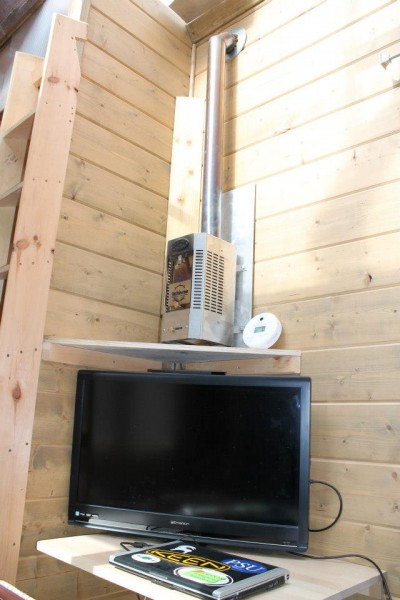 Nate and Jens Home on Wheels: Living Simply and Free in a Tiny House Photo nathans tiny house on wheels 18 400x600 Nate and Jens Home on Wheels: Living Simply and Free in a Tiny House