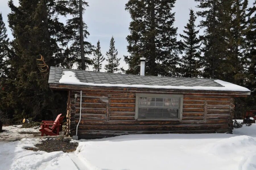 100+ Year Old Canadian Log Cabin Stay 14