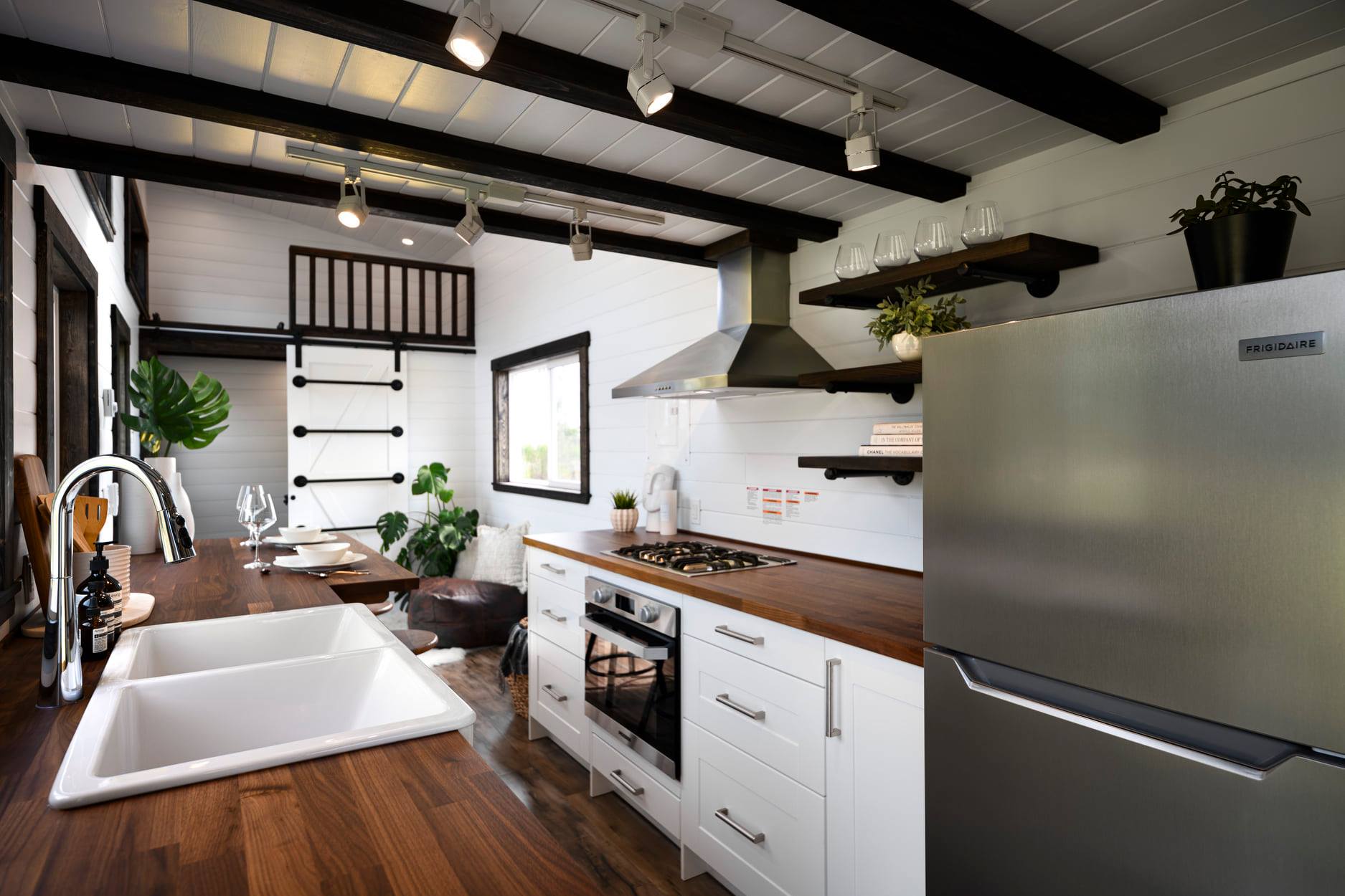 Mint Loft #9 with a Large Bathtub! 6