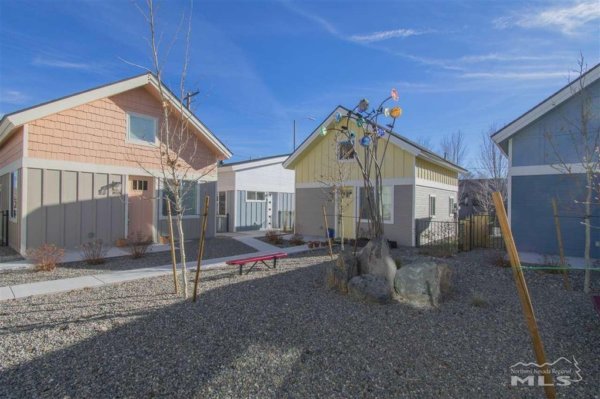 Rare Tiny Cottage in Downtown Reno Nevada (Tiny Ten Community)