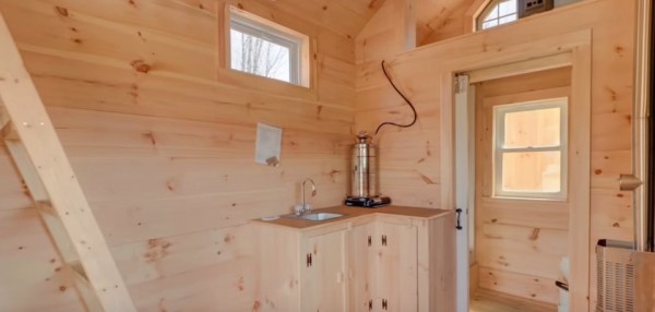 128 Sq. Ft. Vermont Tiny House by Jamaica Cottage Shop