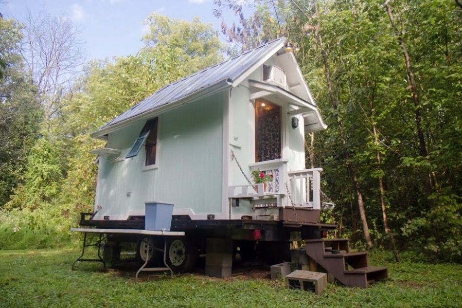 12k Tiny House For Sale in Kingston Tennessee via Facebook Tiny House Marketplace 001