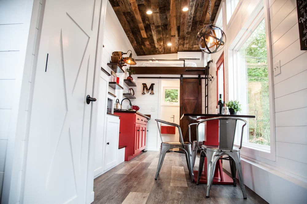 The Grand: Jen’s Warm & Rustic Modern Tiny Living THOW