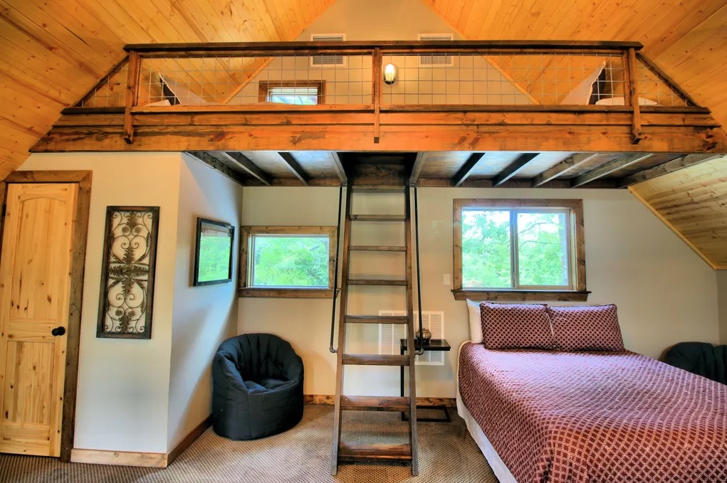 1500-sq.-ft. Cabin with ‘Tiny House Style’