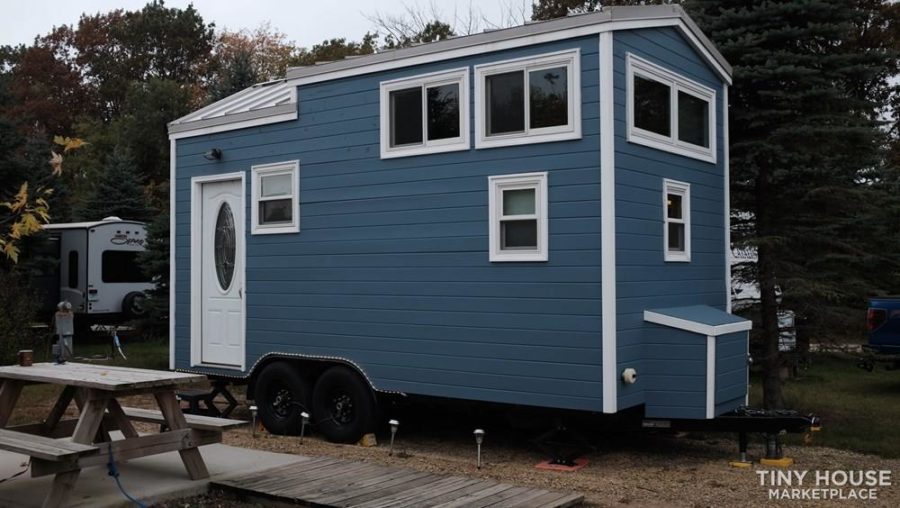 Self-Built 18′ Tiny House w/ Cottagey Style