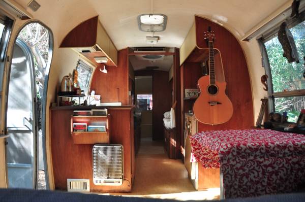 1968-airstream-ambassador-28-for-sale-001