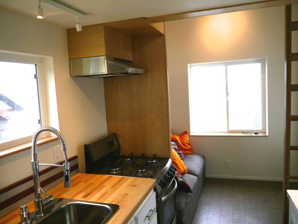 200-sf-modern-tiny-house-for-sale-in-ashland-oregon-008