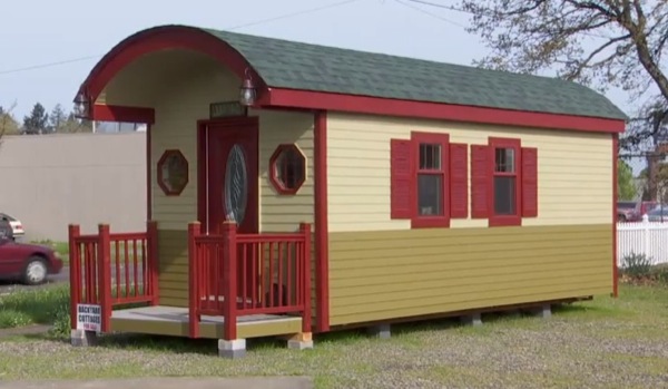 200-sq-ft-irish-cottage-tiny-house-01