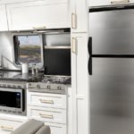 2020 Airstream Classic 33FB in Comfort White 003