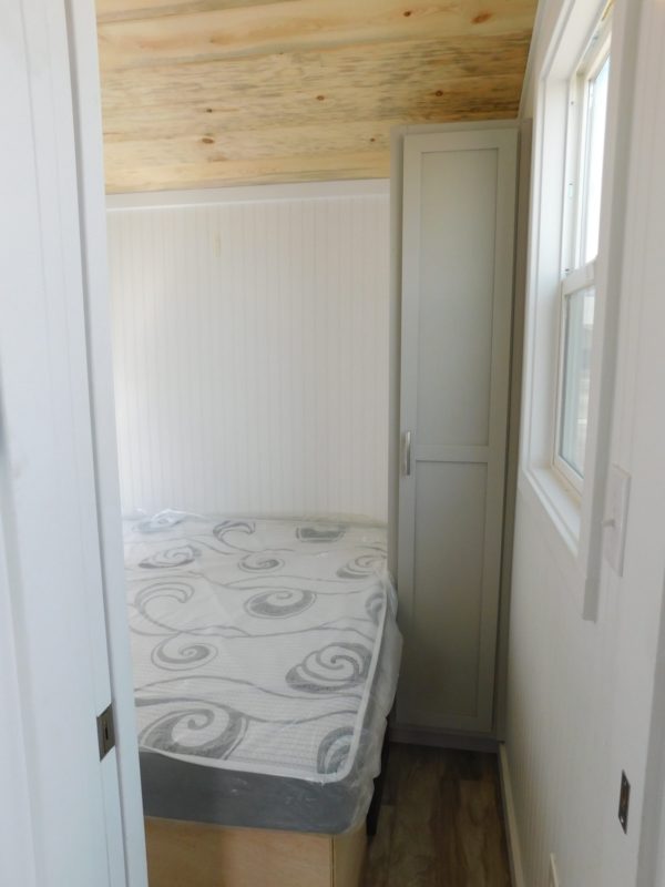 20ft Ozark Tiny House with a Dinette Slide Out 005c