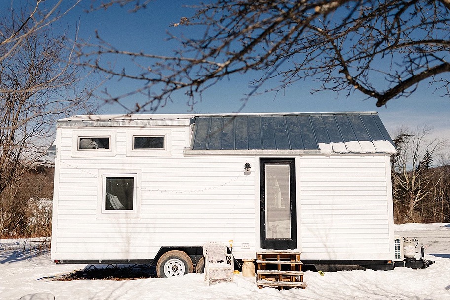24ft Farmhouse Cottage by Willowbee Tiny Homes 001