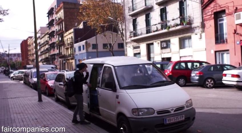 25-year-olds-van-dwelling-lifestyle-01