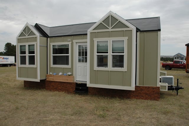 250-sq-ft-expanding-tiny-house-rv-with-slide-outs-015