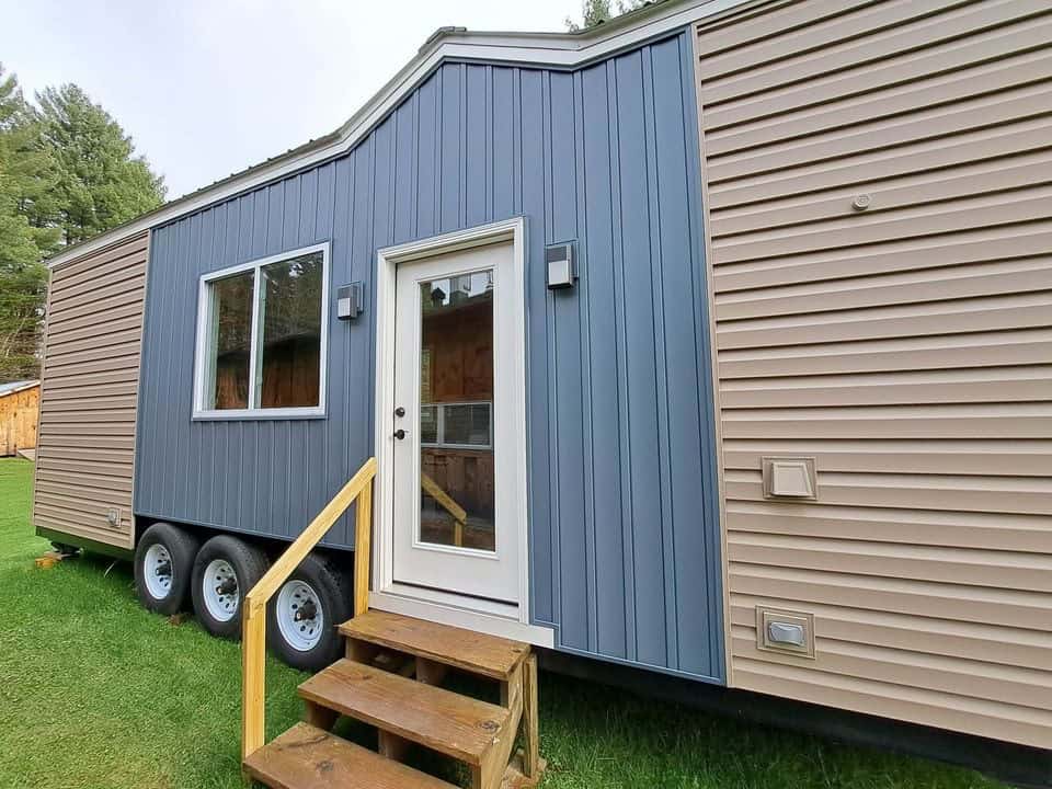 Cozy 30 ft. Tiny House with Loft and Private Bedroom