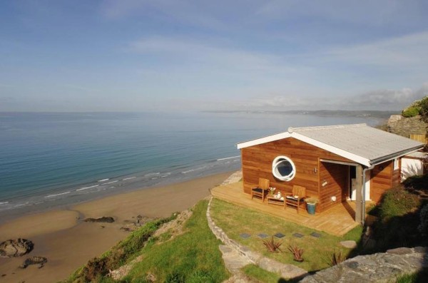 320-sq-ft-tiny-beach-cottage-vacation-in-cornwall-020