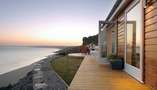 320-sq-ft-tiny-beach-cottage-vacation-in-cornwall-021