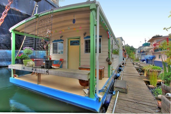 houseboat in Seattle