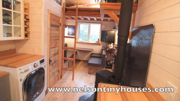 380-sq-ft-v-house-nelson-tiny-houses-016