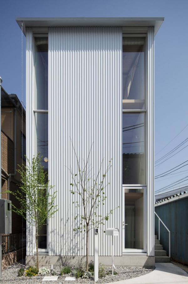 409-Sq-Ft-3-Story-Small-House-Japan-002
