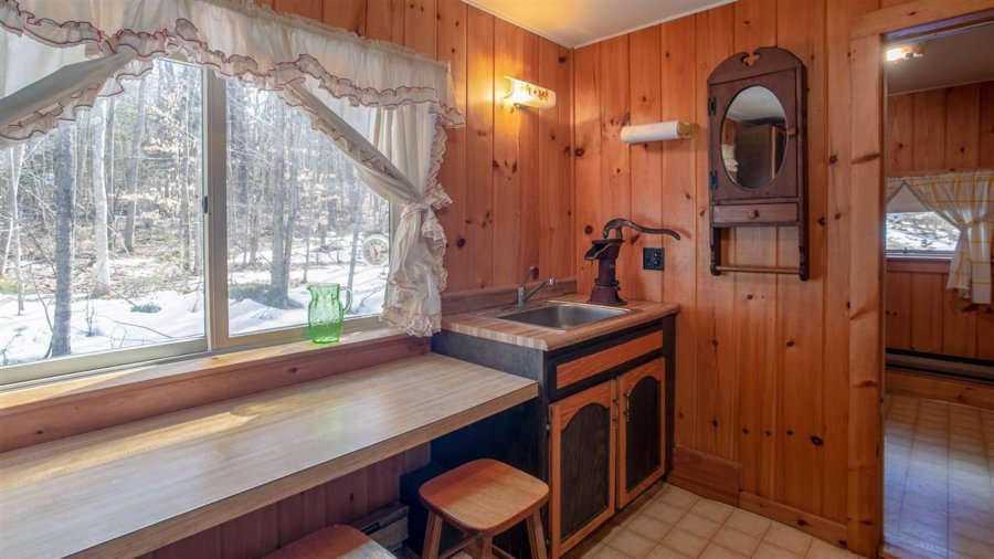 Two Bedroom Log Cabin on 6.5 Acres in New Hampshire: For Sale