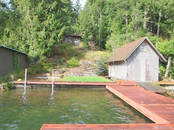 485 Sq. Ft. Cabin For Sale on .33 Acre Lake Front Property 0015