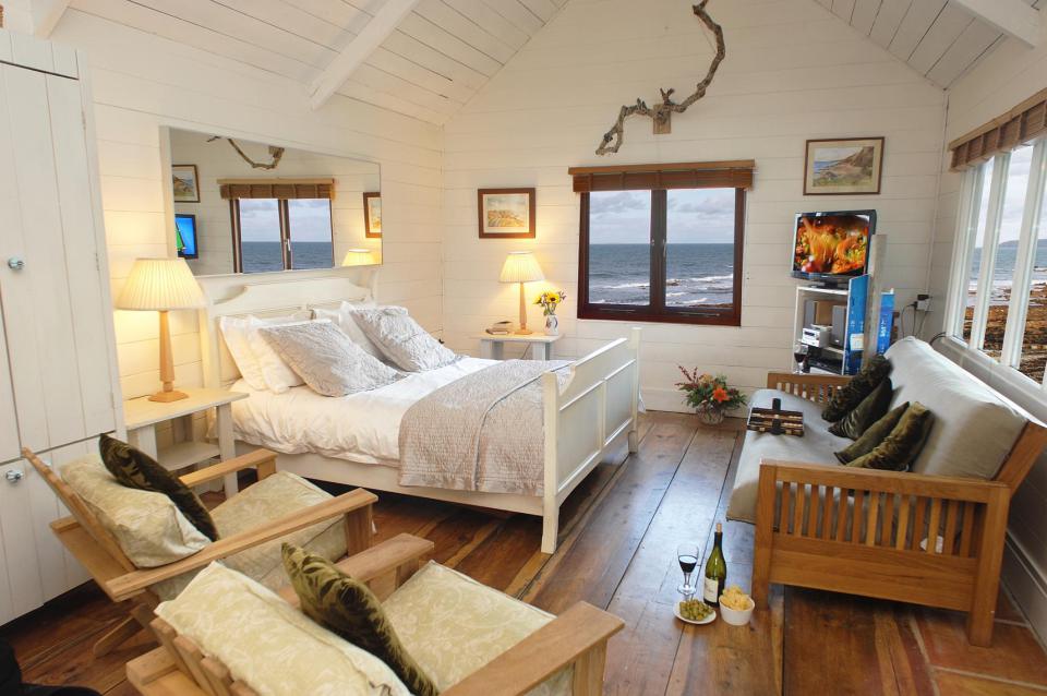 510-sq-ft-tiny-cottage-on-the-beach-0016