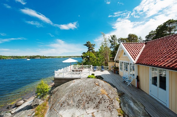 538-sq-ft-cottage-in-sweden-kalvsvik-lake-house-0013