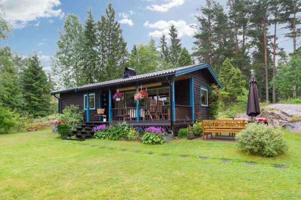 570-sq-ft-tiny-cottage-in-rural-sweden-001
