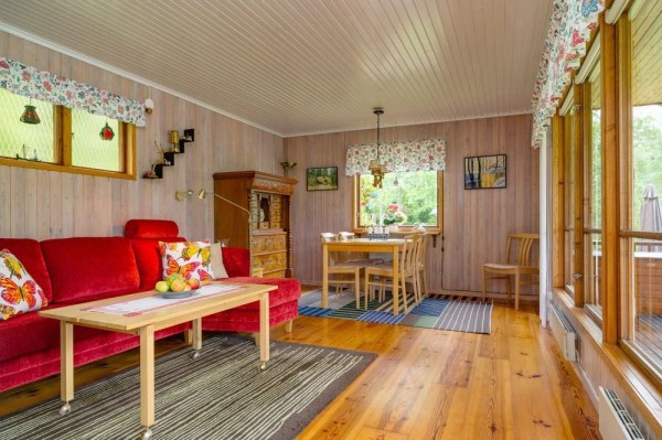 570-sq-ft-tiny-cottage-in-rural-sweden-004