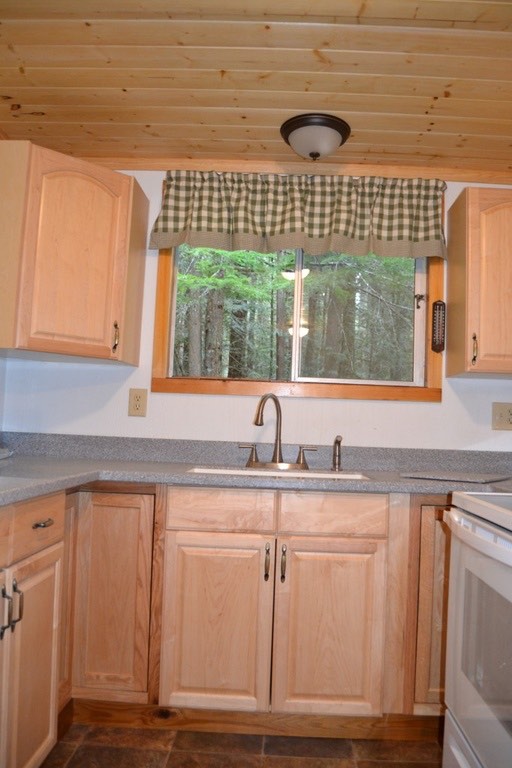 580 Sq. Ft. Tiny Cabin For Sale in Hoodsport, WA 007