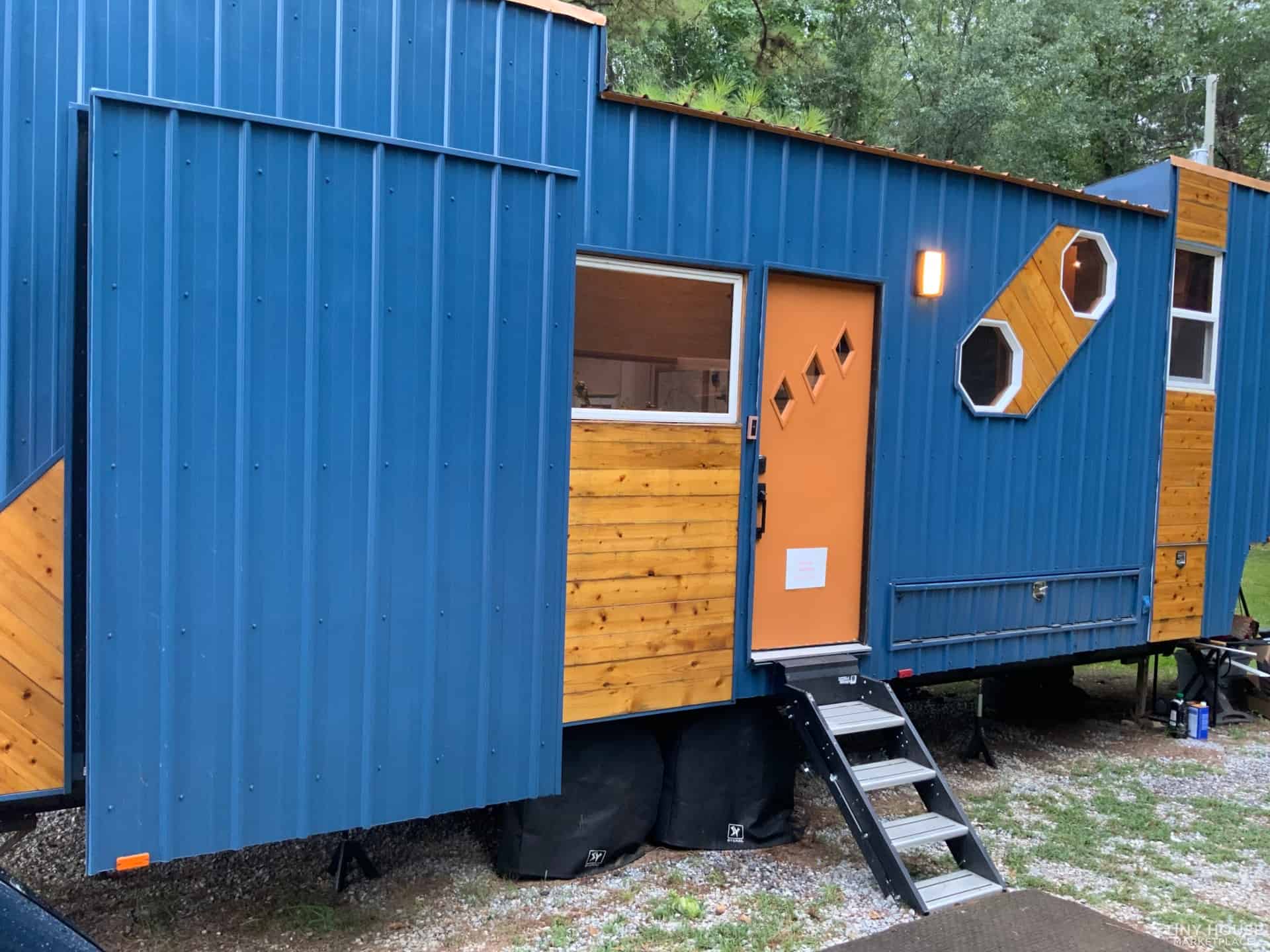 Tiny House with 3 Slide Outs