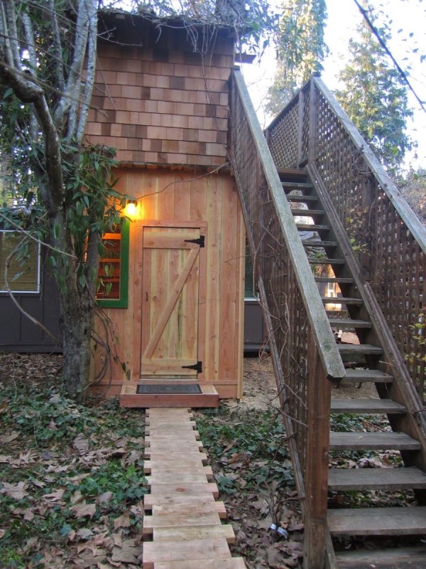 6x10-treehouse-inspired-tiny-house-built-with-scraps-by-molecule-tiny-homes-002