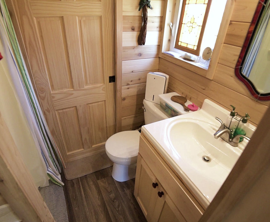 77-year-old moves into main-floor tiny house on wheels 003