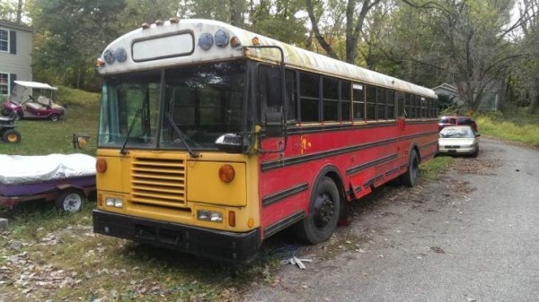 8 Students Convert Old School Bus into DIY Luxury Motorhome