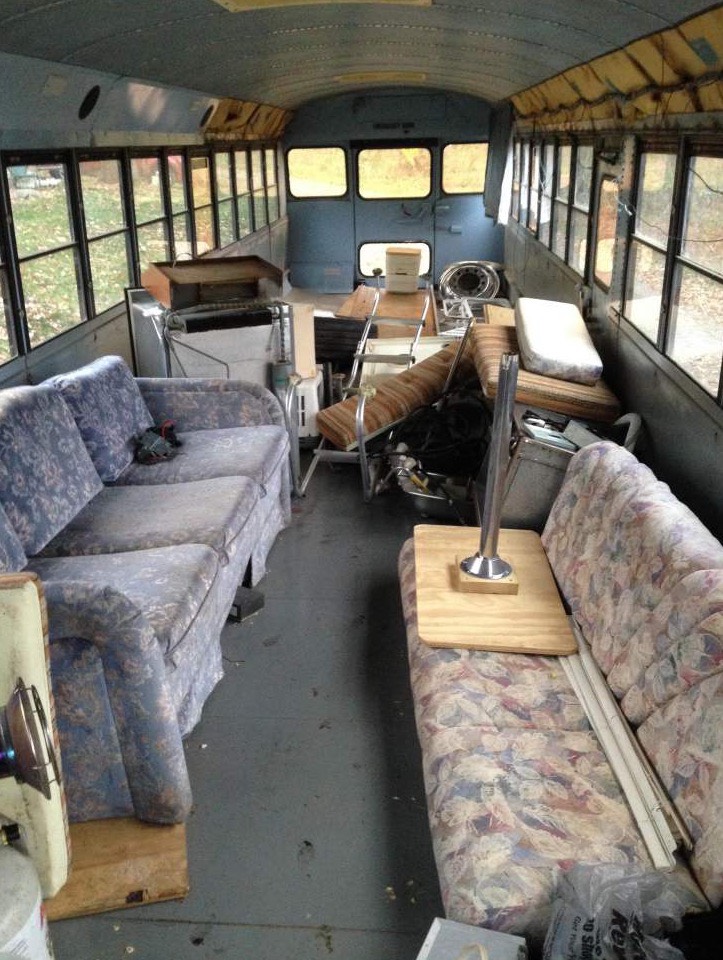8 Students Convert Old School Bus into an Amazing DIY Luxury Motorhome