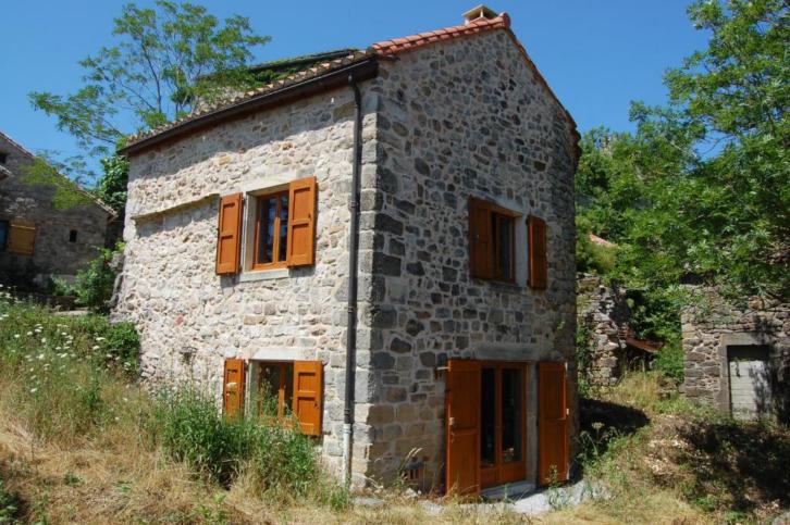 890-sq-ft-cottage-in-france-022
