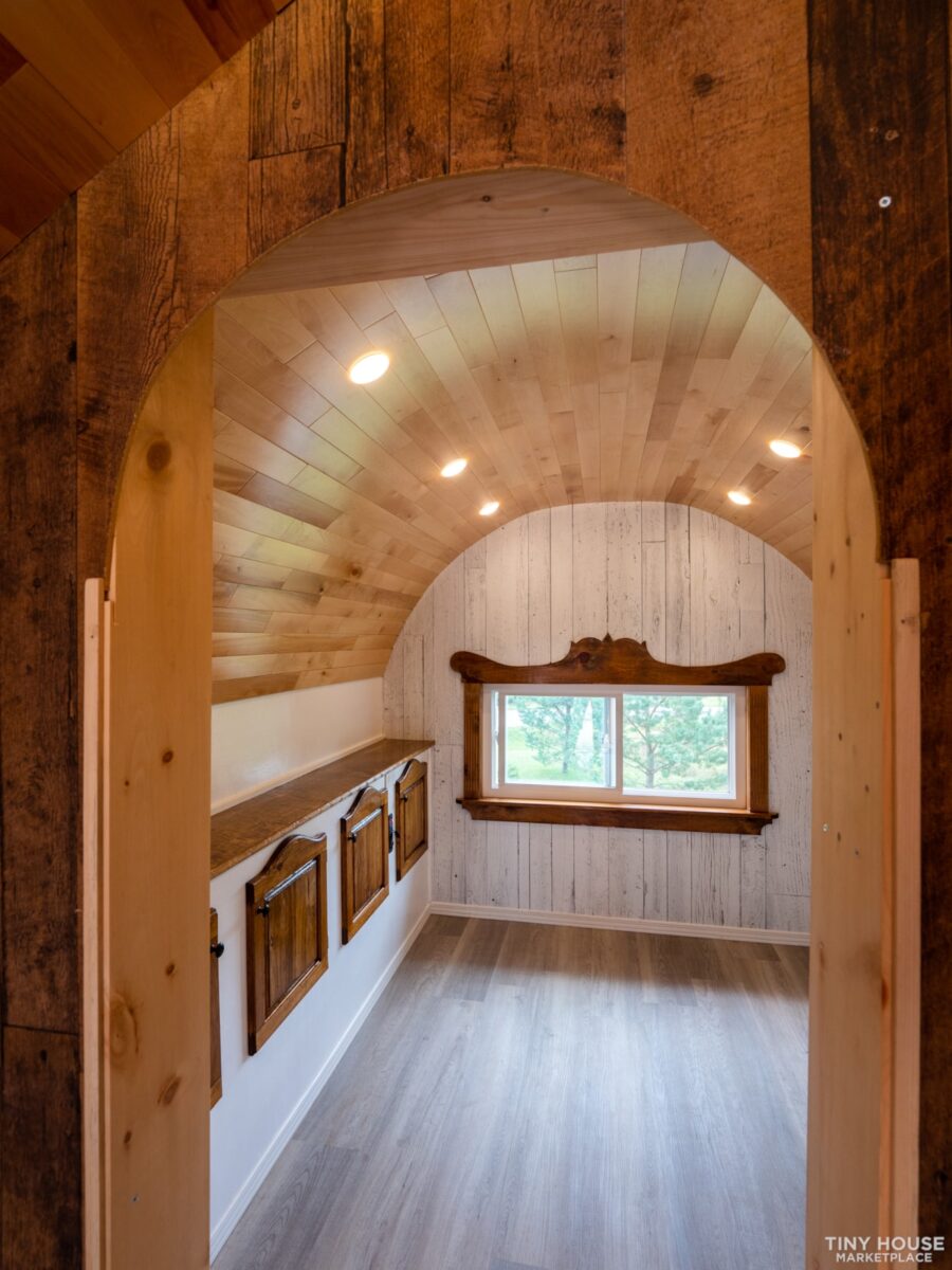 Adorable Abode w: Inctricate Woodwork 6