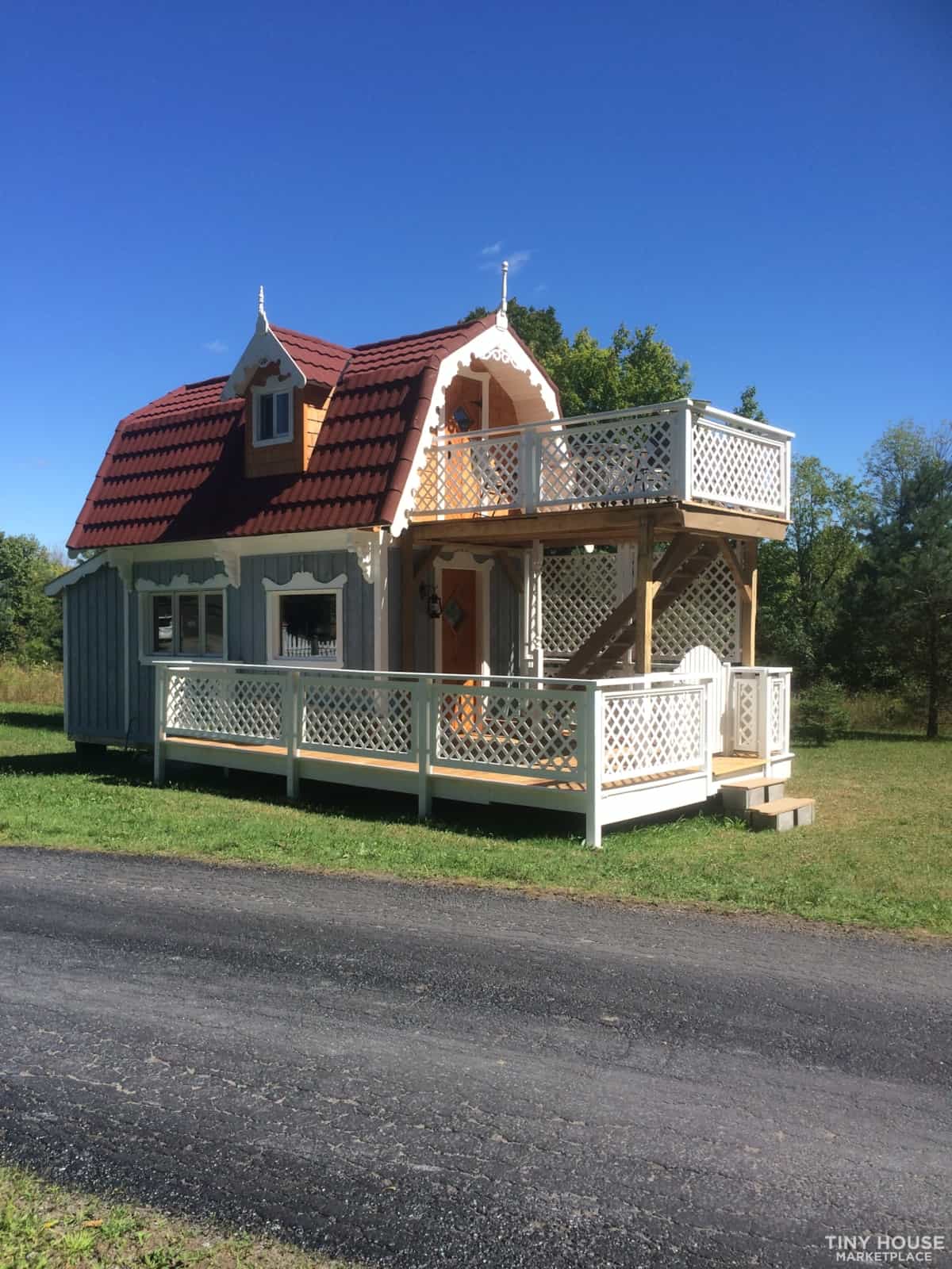 Adorable Abode w: Inctricate Woodwork