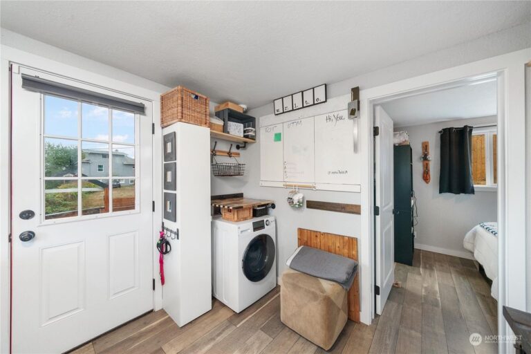 Adorable Bungalow with Land for Sale Bremerton, WA