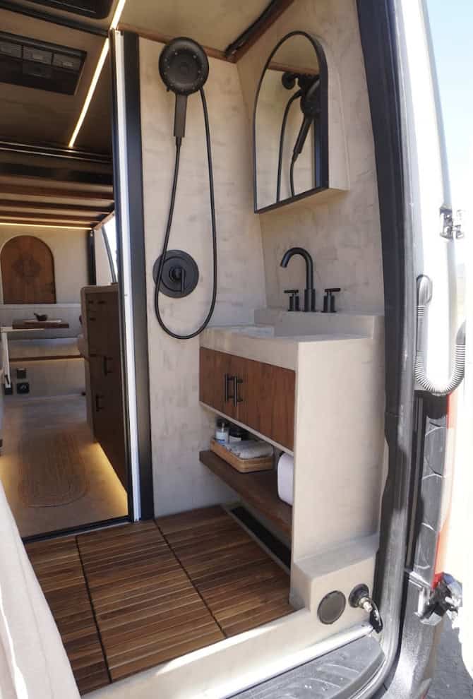 Arch-Themed Artistic Van Design