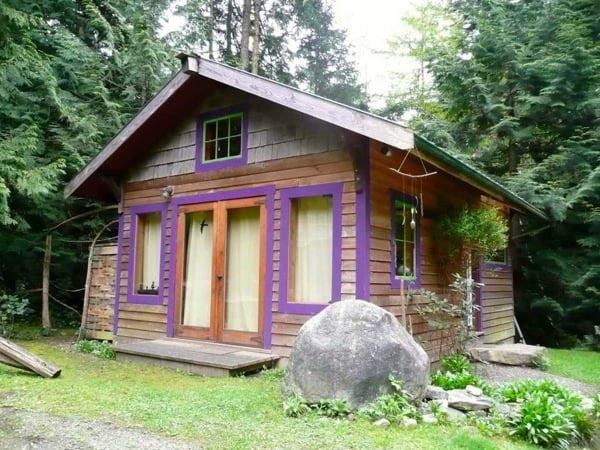 Artwood-Cottage-Loft-British-Columbia-001