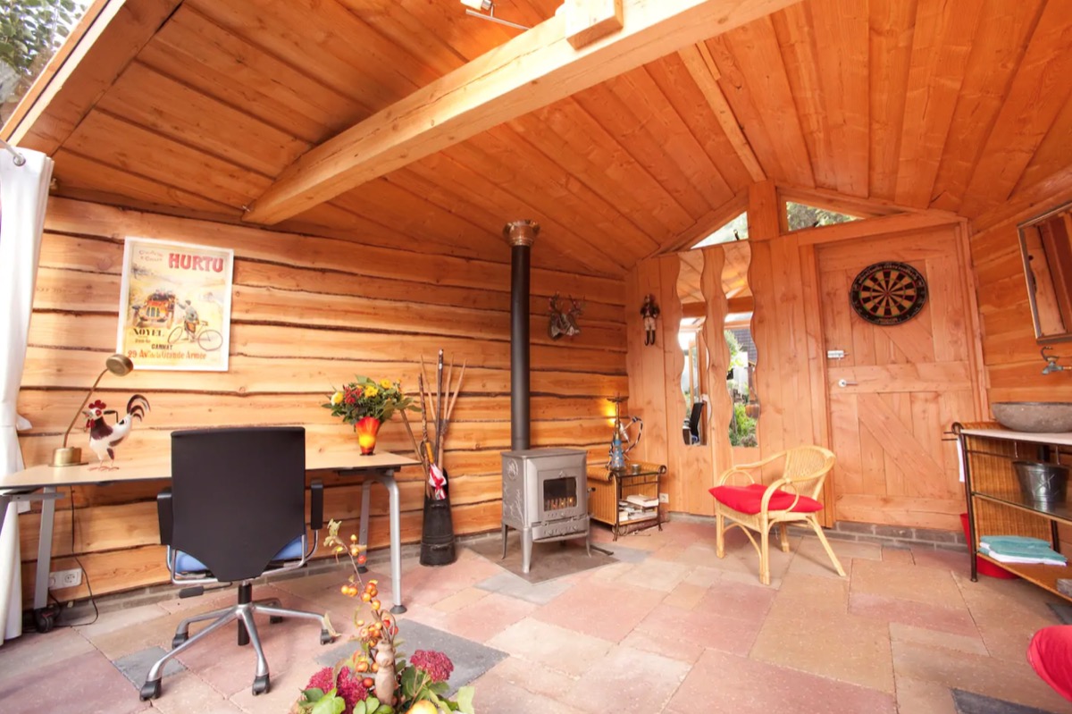 Backyard Garden Cabin in the Netherlands via Bea-Frans-Airbnb 002