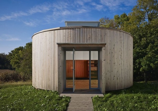A Beautiful Crowd-funded Round Little Cabin Built by Students with Crowd-funding
