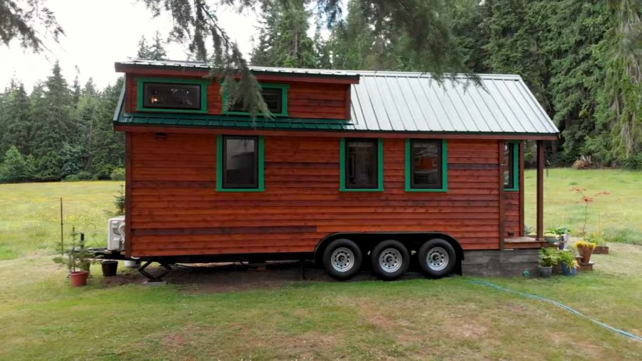 24x8.5ft Beautiful Craftsman Tiny House Offers Financial Freedom
