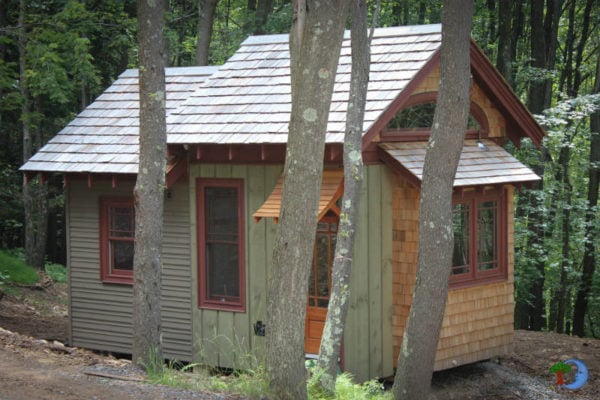 Bella Donna Cabin Vacation by Hobbitat Spaces 3