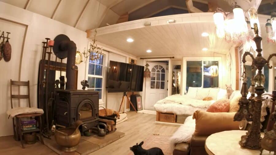 Beloved Cabin w: Greenhouse Kitchen and Bathroom