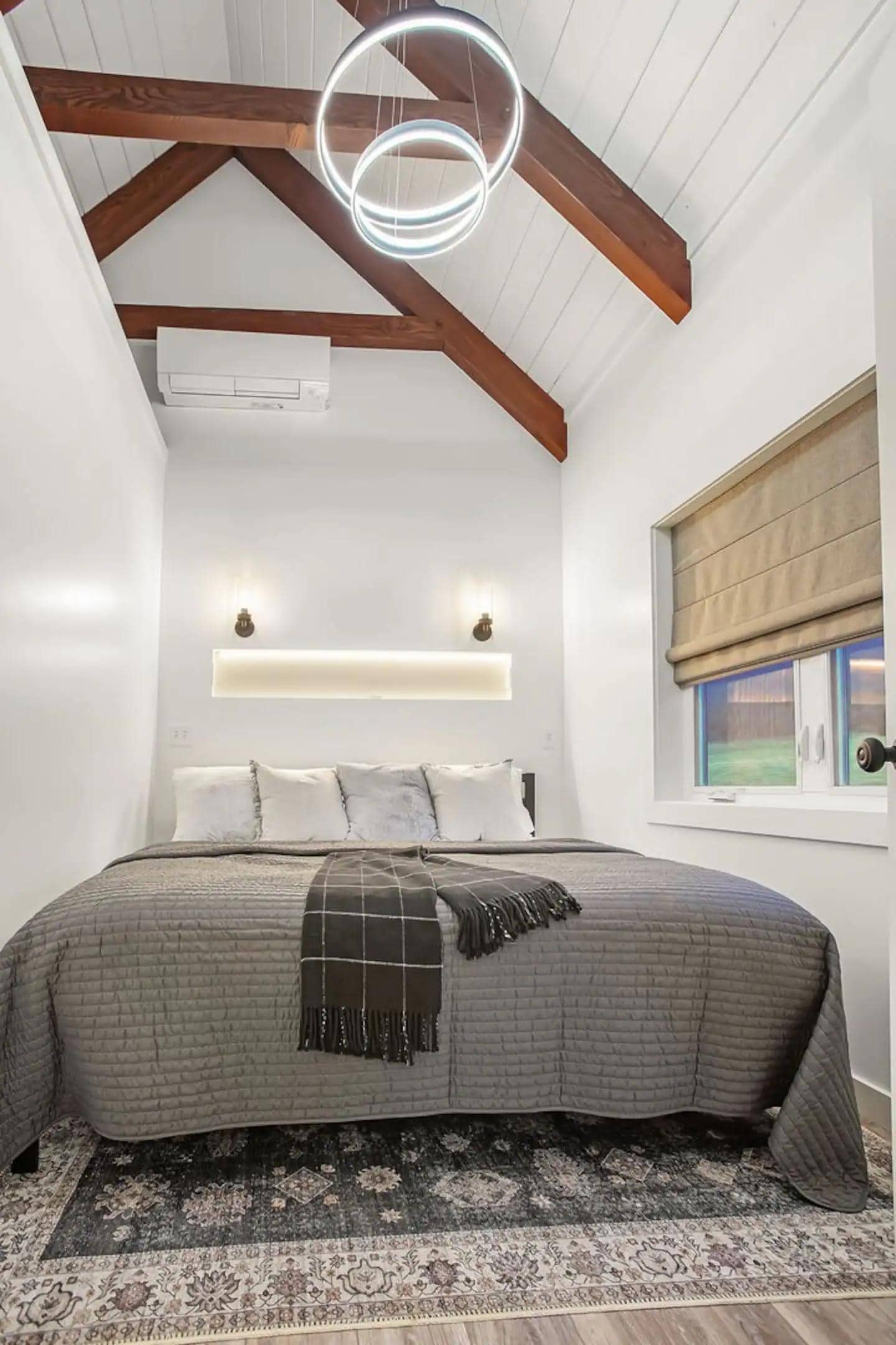 Modern Cabin with Mountain Views - Luxury Mountain Cabin Apartments With Private Library