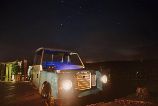 Bluebird Penthouse Cabin w/ Land Rover Hot Tub