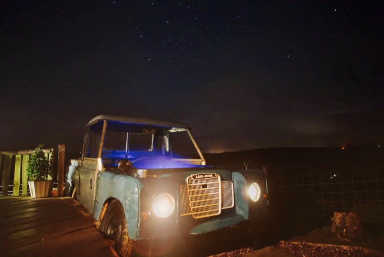 Bluebird Penthouse Cabin w/ Land Rover Hot Tub